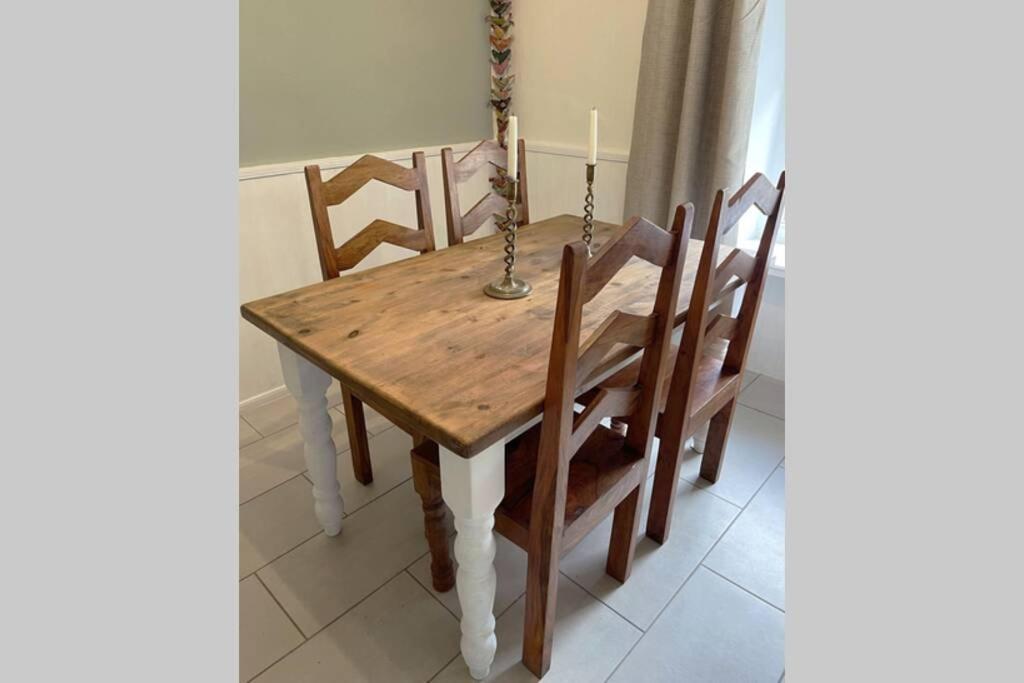 Cosy 2-Bedroom Family Cottage Centrally Located. Leedstown Ngoại thất bức ảnh