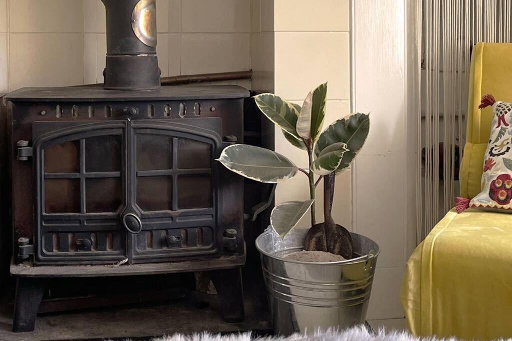 Cosy 2-Bedroom Family Cottage Centrally Located. Leedstown Ngoại thất bức ảnh