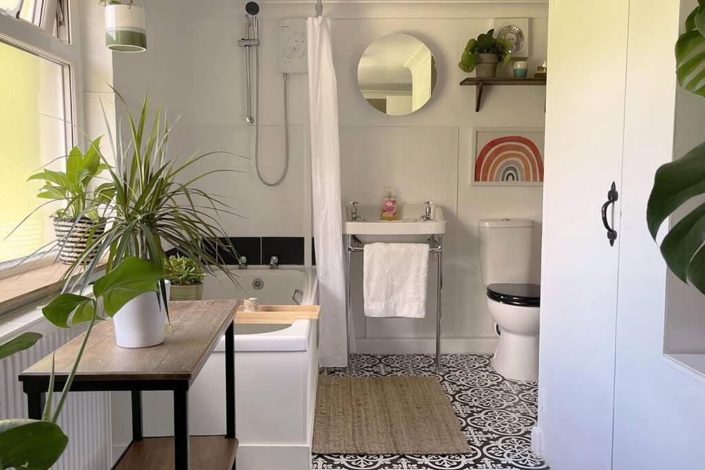 Cosy 2-Bedroom Family Cottage Centrally Located. Leedstown Ngoại thất bức ảnh
